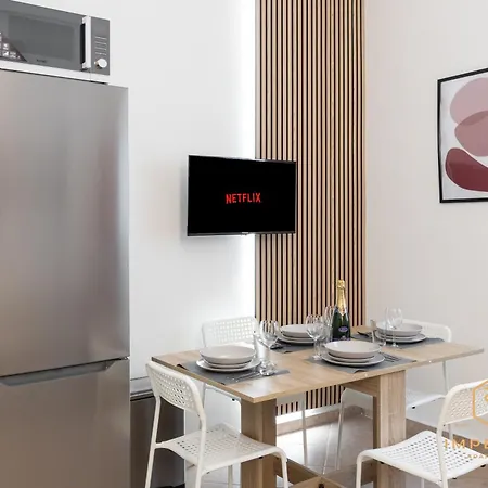 Historic Center Flat - 5min To Colosseum, 300mt To Metro, A-c Apartmán