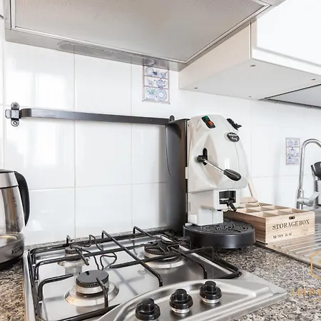 Historic Center Flat - 5min To Colosseum, 300mt To Metro, A-c *